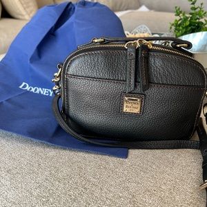 Dooney & Bourke, black peable leather bag